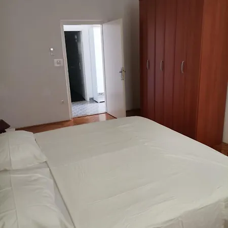 Apartment Family-Friendly Apartments With Swimming Pool Kneza, Korcula - 9130 *